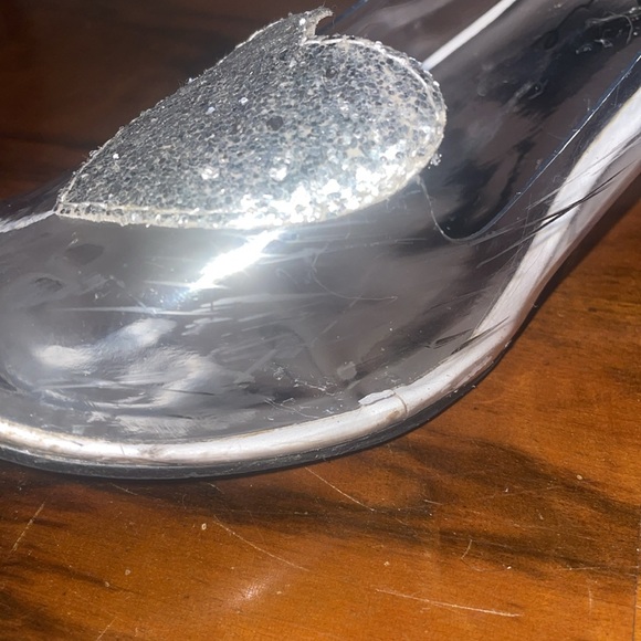 🍉 Women’s Size 10 Ellie Clear Plastic High Heels With Glitter Heart On Front - Picture 5 of 10